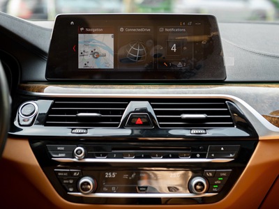 Bán BMW 530i Luxury Line 2019, màu vàng, nhập khẩu, xe còn cực mới 8