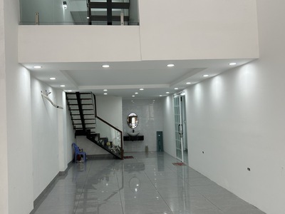 Cho thuê nhà 2 tầng mặt phố Tôn Đức Thắng,hợp làm văn phòng, ngân hàng, Spa,TT vàng bạc... 0