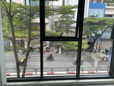Cho thuê nhà 2 tầng mặt phố Tôn Đức Thắng,hợp làm văn phòng, ngân hàng, Spa,TT vàng bạc... 4