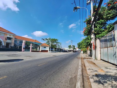 Nền đất đường 16m, cạnh lê văn lương, 5x19m, 7.2 tỷ, sổ riêng, xây tự do 0