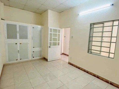 10tr Cho thuê nhà Đường số 4 Linh Tây, DT 105m 4PN2WC sân rộng gần chợ giá 10tr/tháng. 4