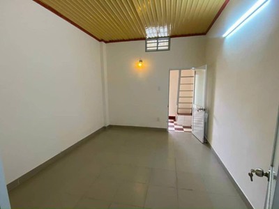 10tr Cho thuê nhà Đường số 4 Linh Tây, DT 105m 4PN2WC sân rộng gần chợ giá 10tr/tháng. 7