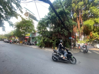 Góc 2MT đường 42  79 Phường Tân Quy Q7. DT  7x19m   11x19m  18x19m 2