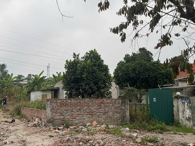 Bán đất vị trí đẹp   gần đường 10 làn quảng yên 0