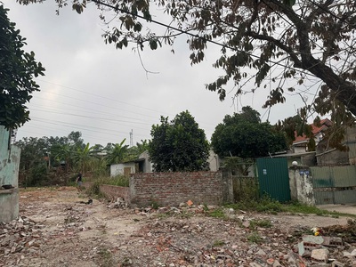 Bán đất vị trí đẹp   gần đường 10 làn quảng yên 1