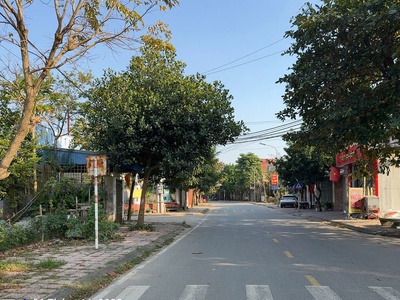 Đất mặt đường phạm văn đồng   sát đảng uỷ phường xuân hoà, phú thọ   100m  full odt 0