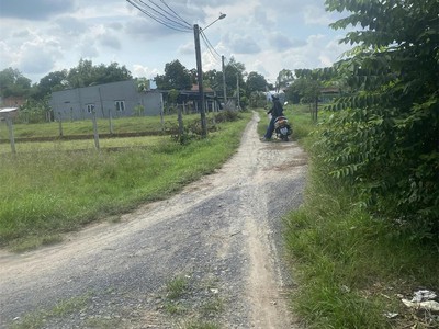 Chính chủ bán gấp 360m2 đất thổ cư 100 đức hòa giá 1,55 tỷ có phí hh cho môi giới 1