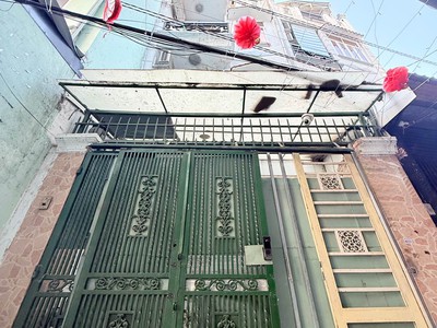 Gà đẻ trứng vàng - chdv nguyễn thượng hiền, p.6, bình thạnh - đối diện cao ốc botanic 0