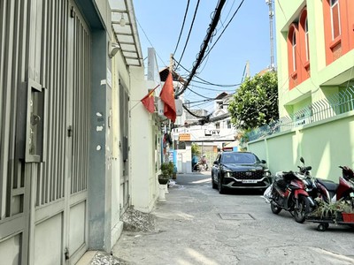NGAY TRỤC KD THỜI TRANG LÊ VĂN SỸ - Q3, 65m2 - ngang bề thế, hẻm rộng thoáng - 8 tỷ. 0