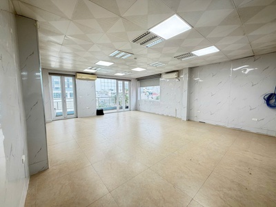 CHO THUÊ NHÀ MẶT PHỐ VẠN PHÚC   Quận BA ĐÌNH cũ    135M2 x 5 TẦNG  đã cho thuê 04 tầng 6