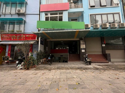 CHO THUÊ NHÀ MẶT PHỐ VẠN PHÚC   Quận BA ĐÌNH cũ    135M2 x 5 TẦNG  đã cho thuê 04 tầng 10