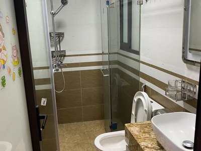Cho thuê căn hộ Phố Trích Sài, Tây Hồ, tầng cao view thoáng 1 phút đi bộ tới hồ, gần phố đi bộ. Chỉ 4