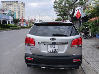Kia Sorento 2013 2.4 bản cao cấp AWD 02 cầu bốn bánh chủ động toàn thời gian 2