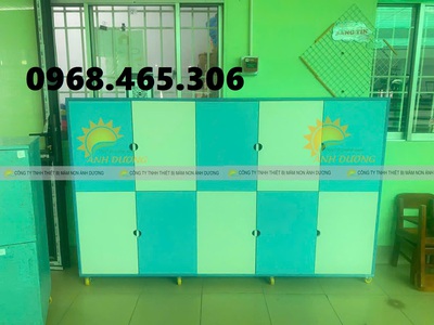 Tủ gỗ đựng chăn gối mầm non, tủ cặp dép trẻ em bằng gỗ 2