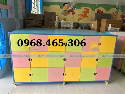Tủ gỗ đựng chăn gối mầm non, tủ cặp dép trẻ em bằng gỗ 1