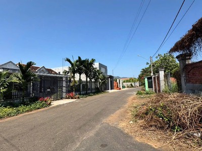 Bán đất 7m x 35m mặt tiền đường 85 hòa long 0