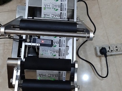 Máy dán nhãn chai tròn, máy dán tem nhãn decal, máy dán nhãn chai nhựa 0