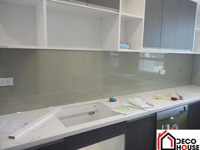 Kính màu be ốp bếp   lựa chọn  an toàn  cho mọi gia đình 0