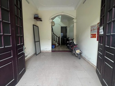 Nhà dân xây 41m2, 4T, ô tô đỗ cửa, cách phố 20m, sau Qh ra mặt phố MẶT NGÕ Ô TÔ ĐỖ CỬA - NGÕ THẲNG T 0