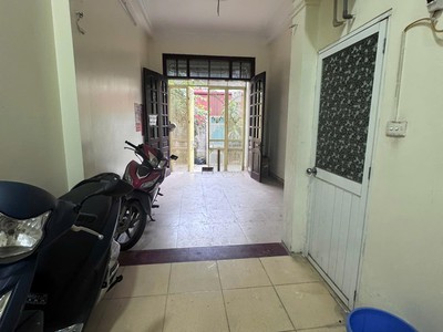 Nhà dân xây 41m2, 4T, ô tô đỗ cửa, cách phố 20m, sau Qh ra mặt phố MẶT NGÕ Ô TÔ ĐỖ CỬA - NGÕ THẲNG T 1