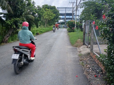 Bán đất mặt tiền đường kinh doanh  5 36m  178m2. có 133m thổ cư - đường nhựa lớn 2 xe tải tránh 0