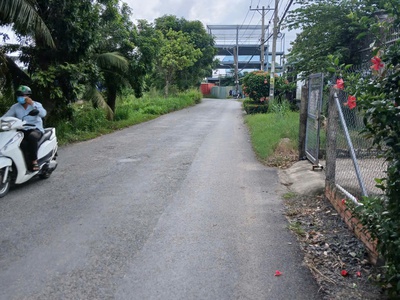 Bán đất mặt tiền đường kinh doanh  5 36m  178m2. có 133m thổ cư - đường nhựa lớn 2 xe tải tránh 1