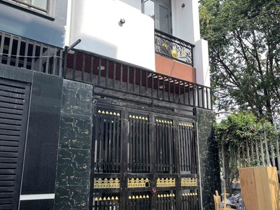 4 tỷ có nhà đẹp thủ đức    50m  2 tầng full nội thất   sát tỉnh lộ 43   xe hơi tới cửa 1