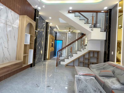 4 tỷ có nhà đẹp thủ đức    50m  2 tầng full nội thất   sát tỉnh lộ 43   xe hơi tới cửa 0