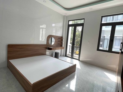 4 tỷ có nhà đẹp thủ đức    50m  2 tầng full nội thất   sát tỉnh lộ 43   xe hơi tới cửa 4