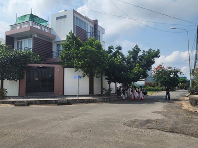 Bán biệt thự lô góc 168m2 bình hưng bình chánh nhỉnh 15 tỷ 0948769331 3