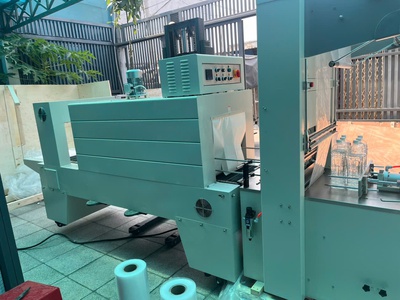 Máy cắt dán và rút màng co PE cho lốc chai lon, máy màng co PE lốc chai nước 1