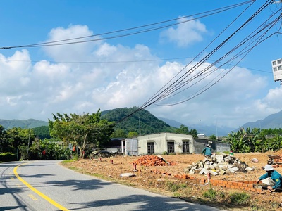 Cơ hội có 1-0-2: Đất mặt tiền QL14G, xe cộ qua lại tấp nập, sinh lời cực tốt. 2