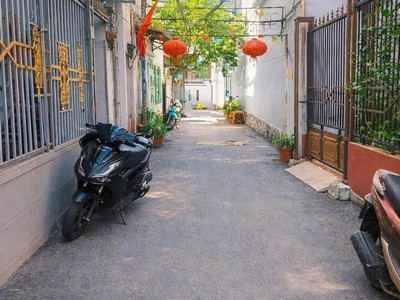 Bán nhà đường núi thành   sát quảng trường 29/3   vào  ở luôn 0
