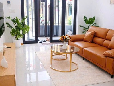 Bán nhà đường núi thành   sát quảng trường 29/3   vào  ở luôn 2