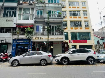 Mặt phố Lý Nam Đế Mặt Tiền 10M Lô Góc 3 Thoáng 4 Tầng 65 Tỷ SDCC Vị trí rất đẹp 0