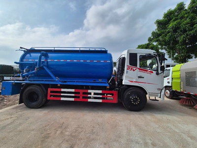 Cần bán các loại xe hút chất thải Dongfeng 9 khối máy cummins và máy yuichai 0