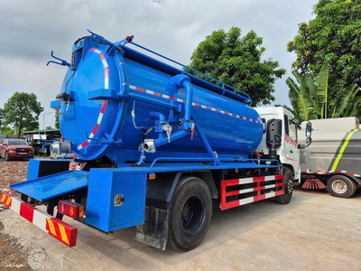 Cần bán các loại xe hút chất thải Dongfeng 9 khối máy cummins và máy yuichai 2