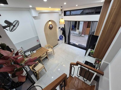 3 tầng - an ninh - hẻm 4m - chỉ hơn 4 tỷ- p. vườn lài 1