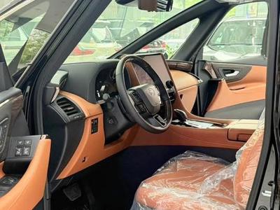 Giao ngay Toyota Alphard HEV sản xuất 2026 7