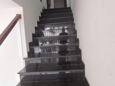 Cho thuê nhà 3 tầng - gần cầu Rồng, ven biển Mỹ Khê, Sơn Trà, Đà Nẵng 0