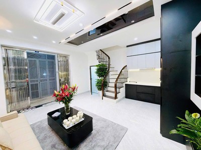 Bán nhà phân khúc hiếm phố Minh Khai, 31m2, 5 tầng , 3 phòng ngủ, giá hơn 7 tỉ 3