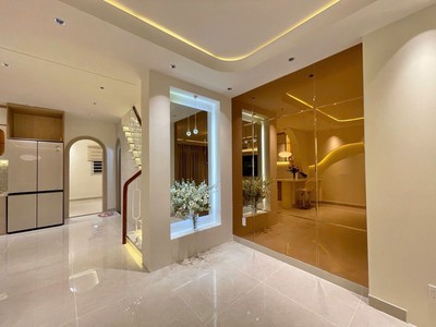 Bán nhà lô góc 2 mặt hẻm   lạc long quân 1