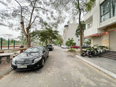 Hàng xóm Vinhomes Riverside: Bán 75,4m2 đất mặt ngõ 85 đường Đào Đình Luyện, View vườn hoa 3