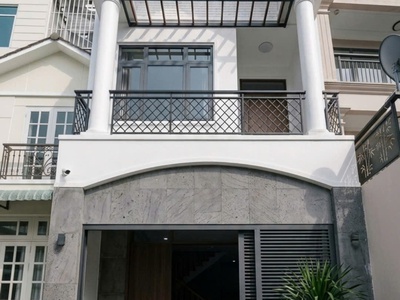 Giá 9.x tỷ- siêu phẩm lê thị chợ- quận 7- nhà 4t- dt 5 x 13- đường xe tải. 0