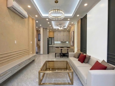 Siêu phẩm ngang 8m - có thang máy  - quận 7   sát phú mỹ hưng   giá 8. x tỷ. 1