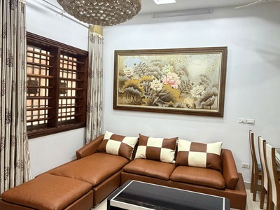 Cho thuê nhà để ở hoặc làm văn phòng phố đường láng thông ra chùa láng 50m xây 4 tầng 4