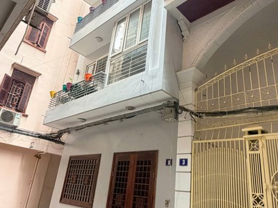 Cho thuê nhà để ở hoặc làm văn phòng phố đường láng thông ra chùa láng 50m xây 4 tầng 7