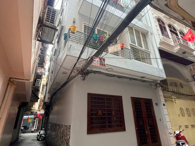 Cho thuê nhà để ở hoặc làm văn phòng phố đường láng thông ra chùa láng 50m xây 4 tầng 9