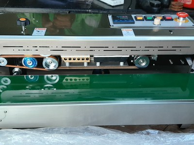 Máy hàn miệng túi liên tục có thổi khí nito, máy ép miệng túi snack-túi bánh kẹo liên tục 1