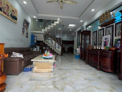 Bán Biệt Thự MT Đường 20m KDC Đông Thủ Thiêm- Đối Diện Lakeview. DT: 8 x 25/ 5 tầng 1
